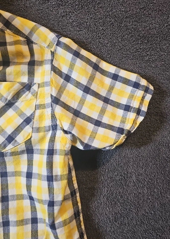 Camisa con botones de manga corta amarilla a cuadros 3T Arizona Jean Company para niños pequeños Foto 4 de 4
