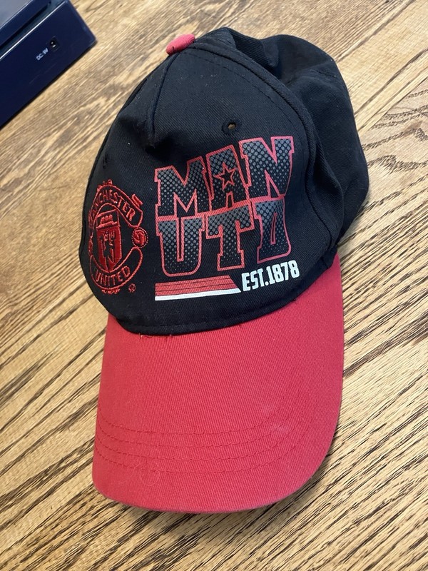 Official Manchester United Soccer Football Black Hat Cap Adjustable Gently Used