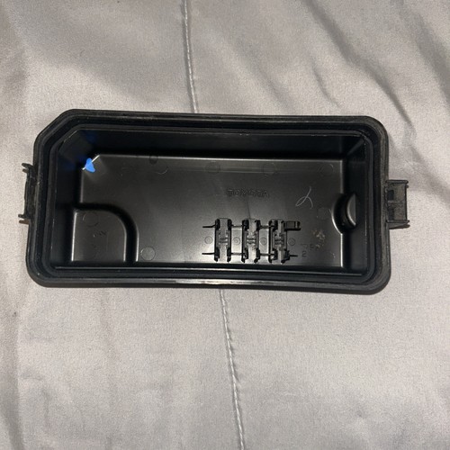 Cubierta de tapa de caja de fusibles Toyota Corolla 1987-90 - Imagen 2 de 4