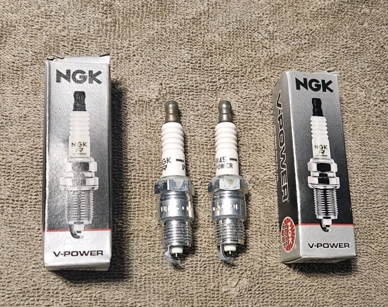 2 NEW NGK V-Power Copper Spark Plugs UR45 #6945