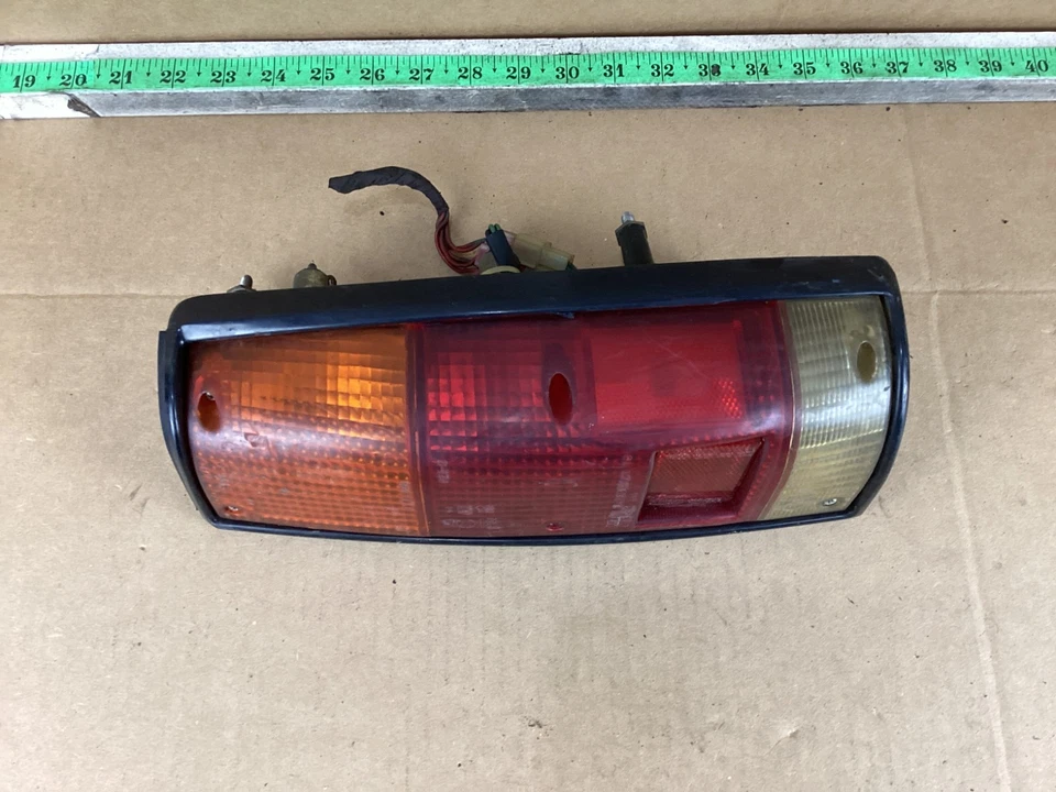 Conjunto de lanterna traseira traseira direita do passageiro Isuzu Trooper 1987-1991 fabricante de equipamento original - Imagem 4 de 4