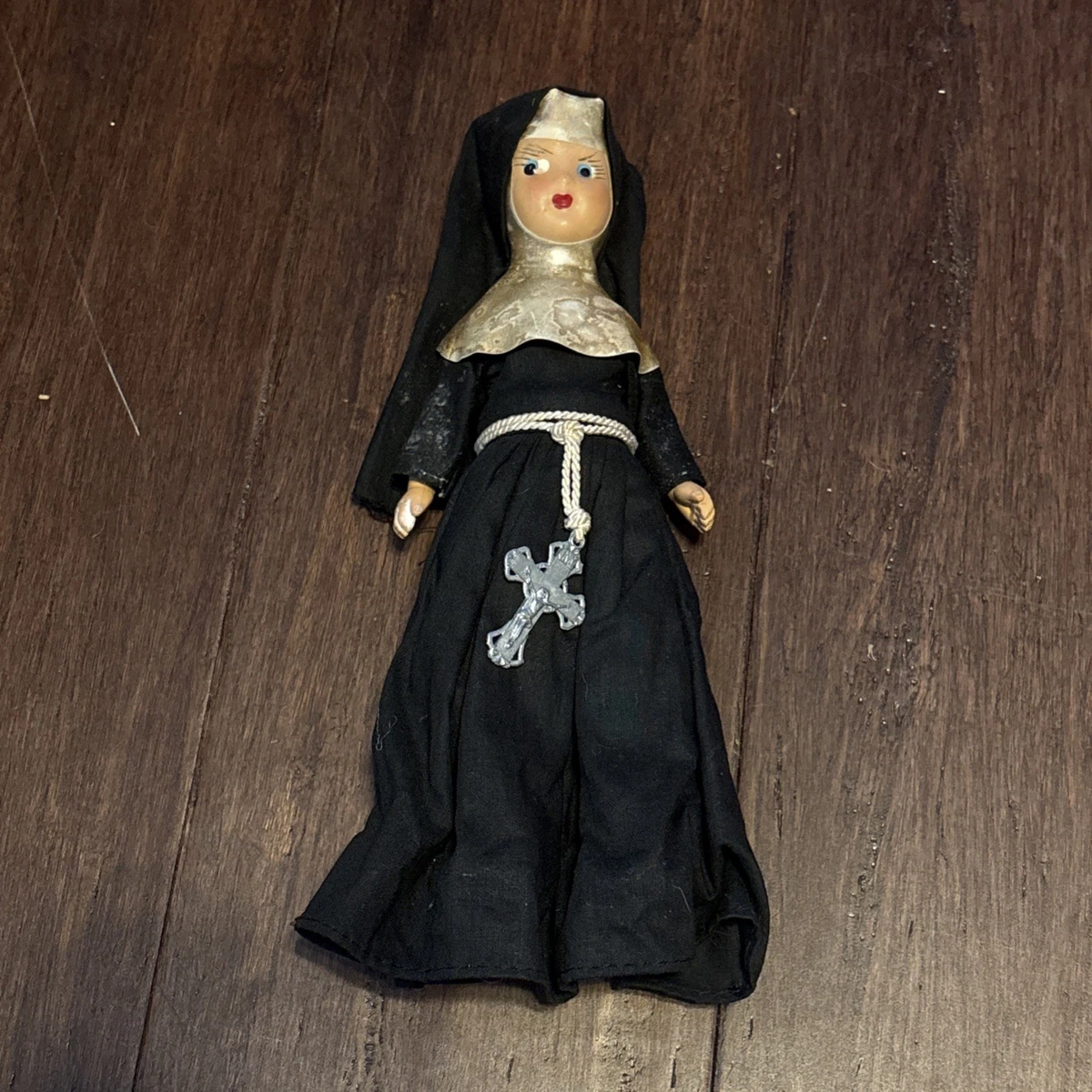 MUÑECA MONJA HERMANA DE LA CARIDAD MUÑECA MONJA HERMANA DE LA CARIDAD