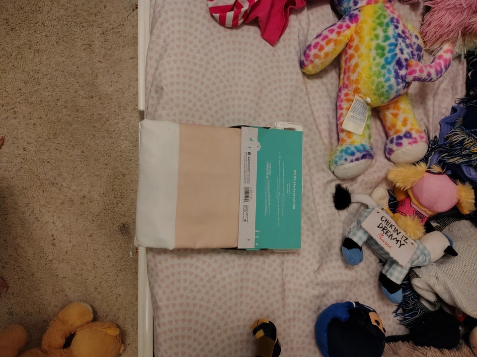 Panel de cortina de bloqueo de luz de sarga rosa Pillowfort - (42 x 84") 1 panel apagón Foto 2 de 2