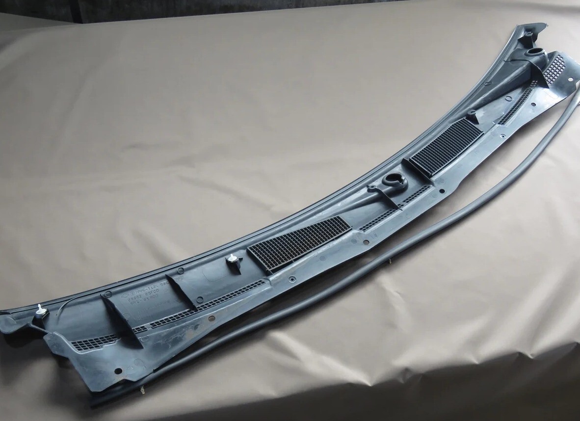 Nissan GENUINE Cowl Windshield Trim 66862-85F00 | 6686285F00 | OE