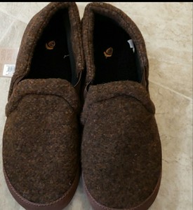 acorn earth slippers