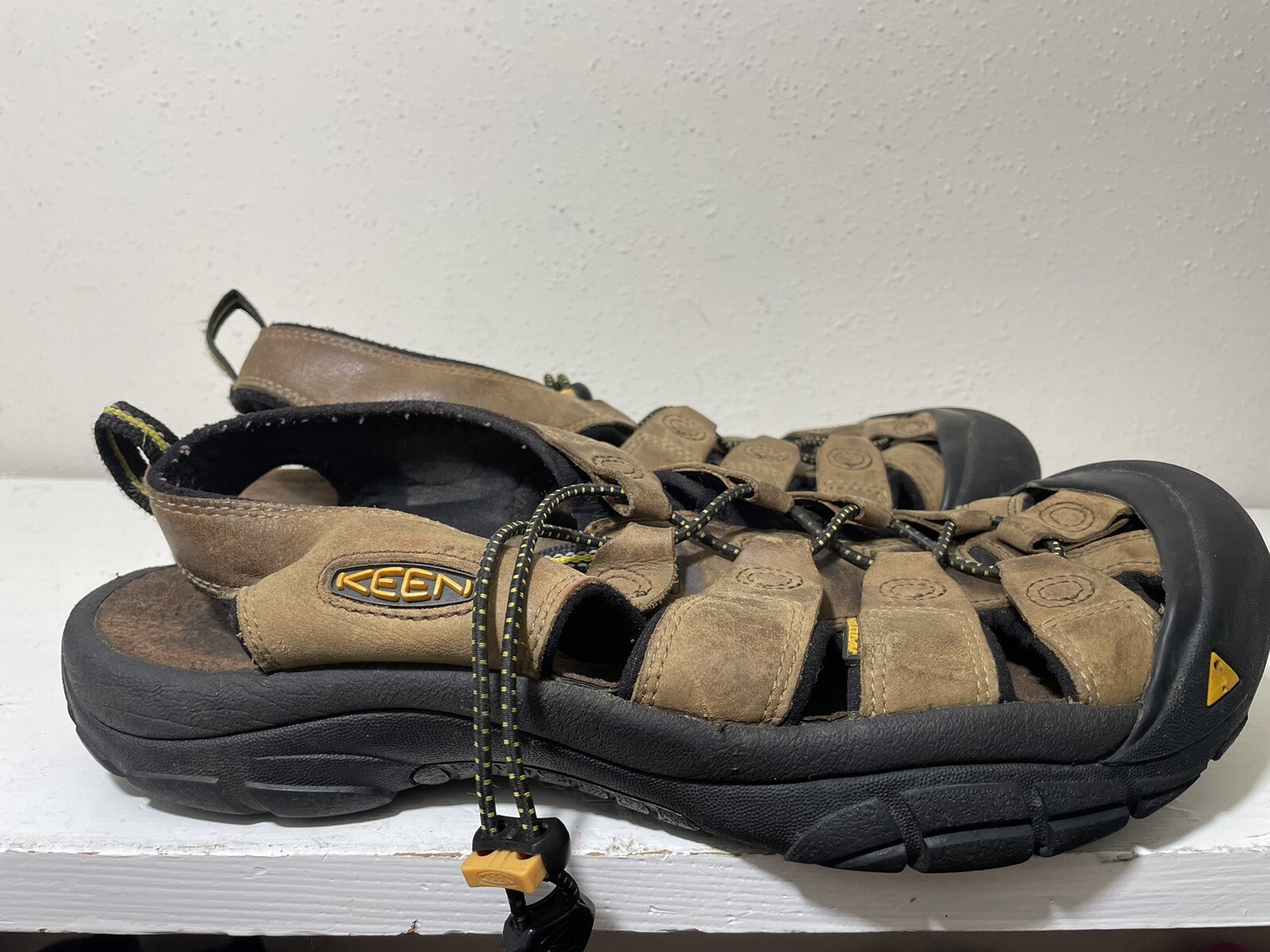 Sandali da trekking sportivi impermeabili in pelle marrone KEEN Newport H2 da uomo taglia 10 10 5