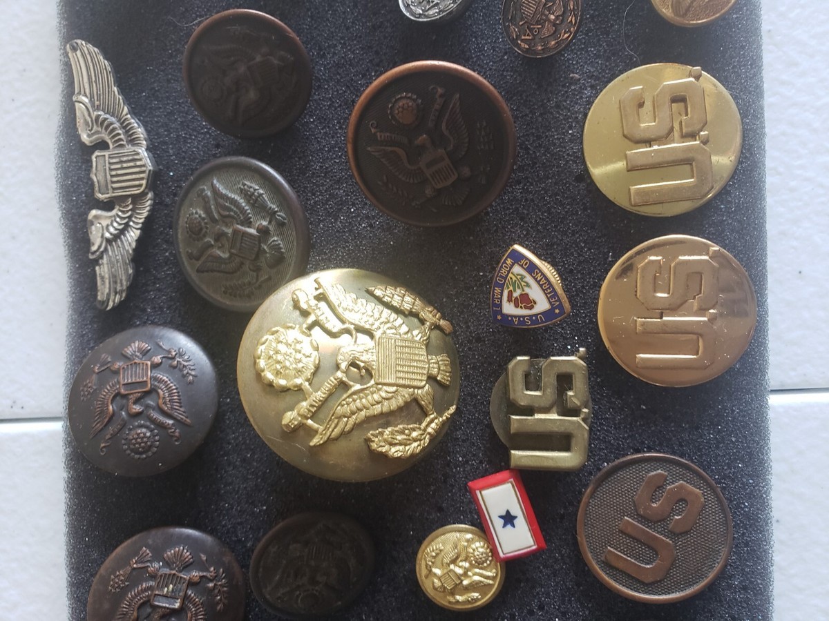 Vintage United States WW1 Assorted Militarily Pins & Buttons