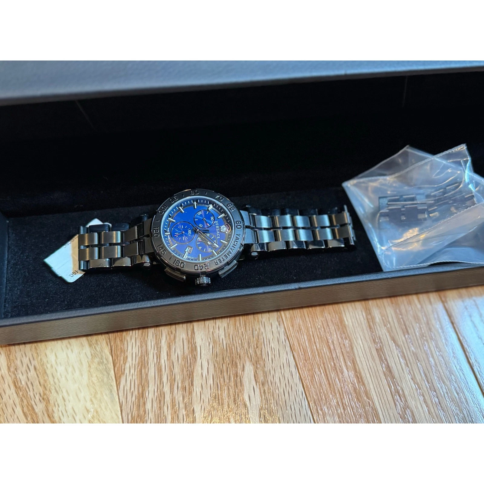 Orologio Versace Greca Chrono Bracciale Nero Ionato 45mm VEPM00620