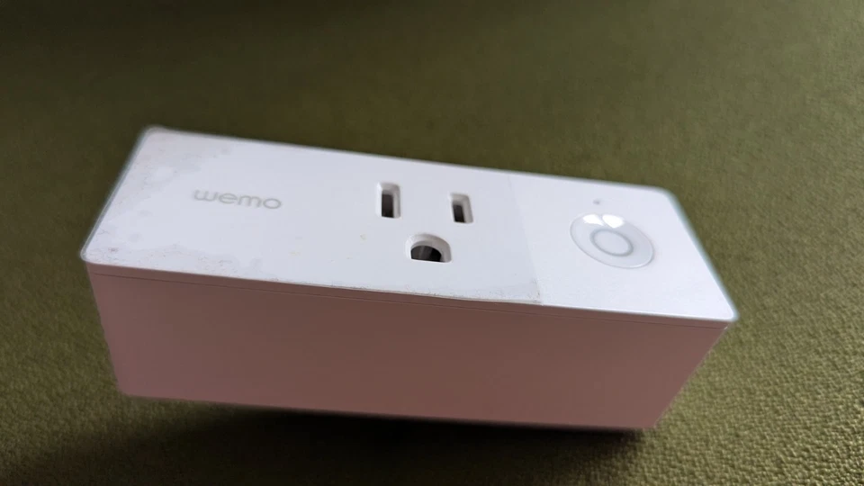 NEW Wemo Mini Wi-Fi Smart Plug - Alexa & Google Assistant White F7C063 - Image 2 of 4