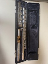 Sterling silver Armstrong 80b flute with 24K gold plated mouth piece. 