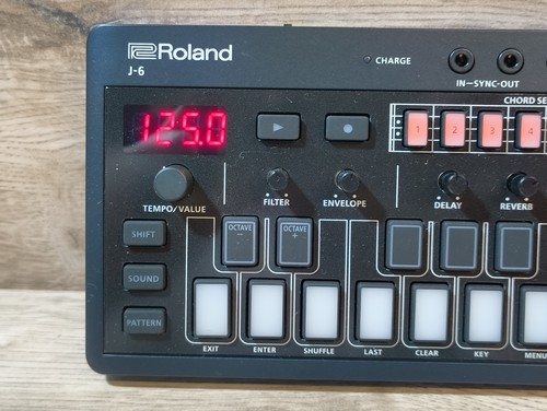 Roland J-6 Sintetizzatore di accordi - Foto 2 di 10