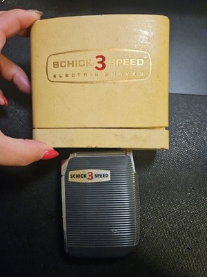 Vintage/OLD  Schick 1960 s 3-Speed Electric Razor Complete In Box. W/ CHARGER. A