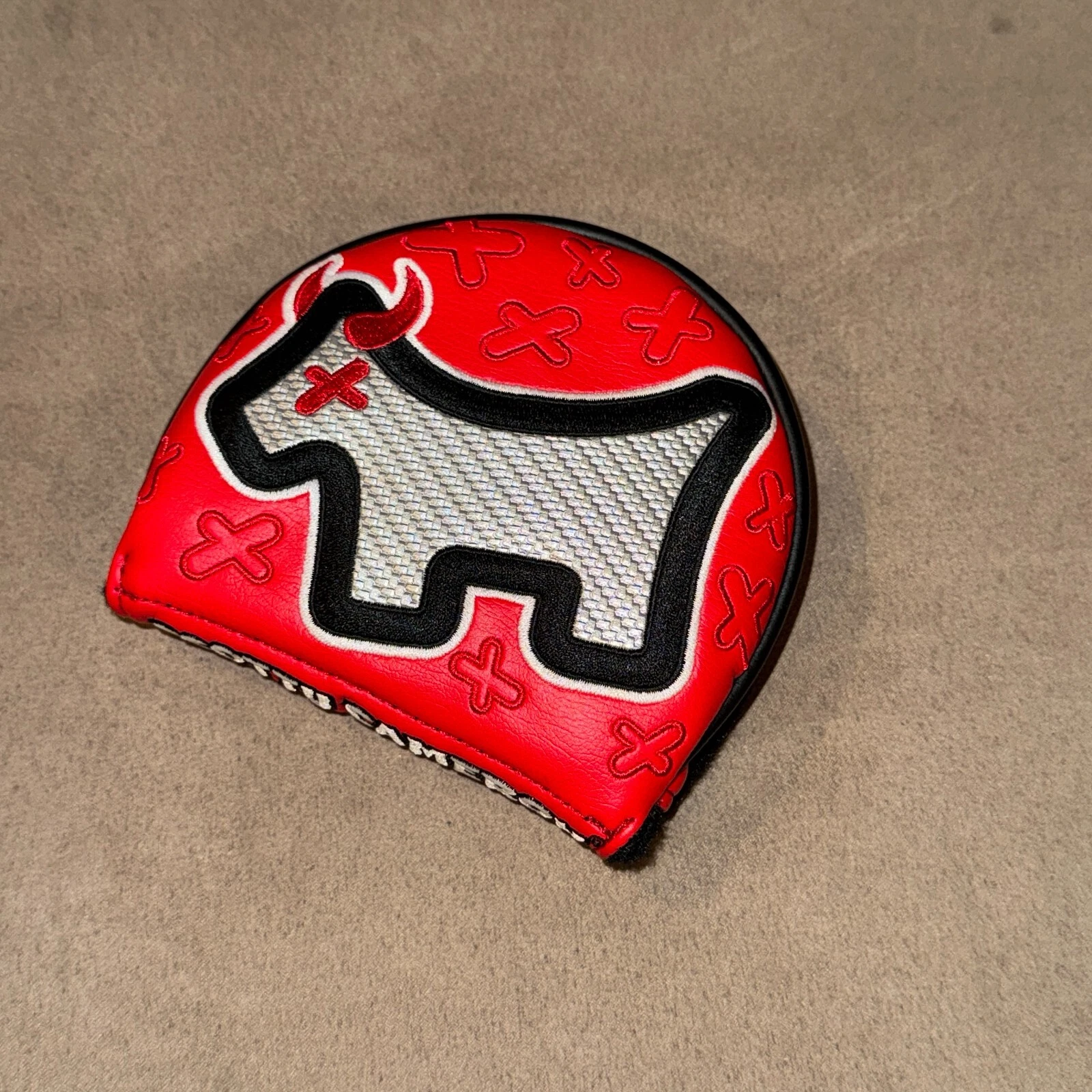 Scotty Cameron Custom Shop Red Junk Yard Dog Mid Round Putter Headcover - RIGHT