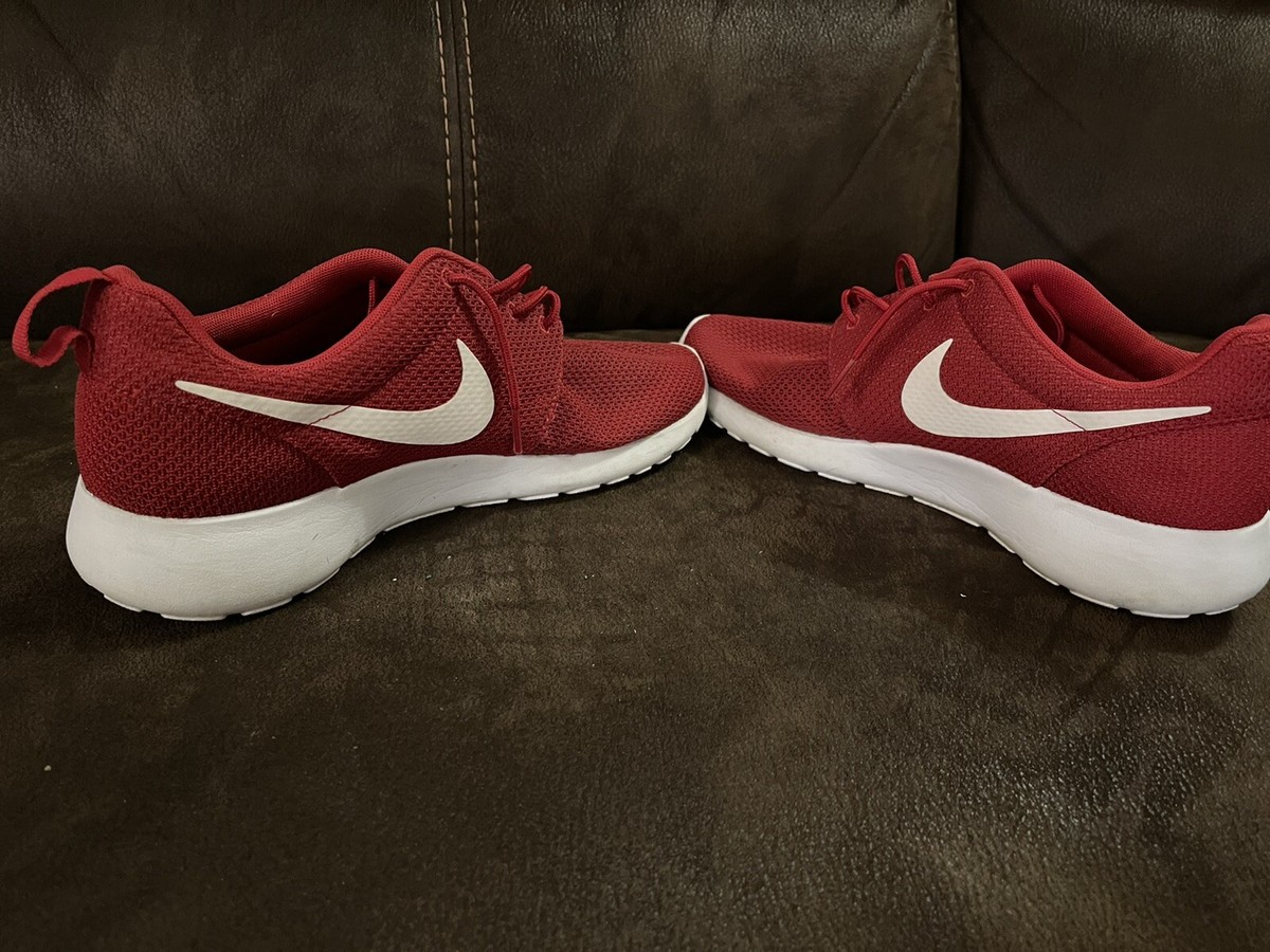 Red Roshe Run On Feet