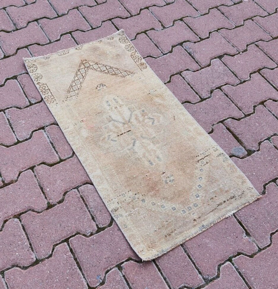 Handknotted Pale Color Farmhouse Style Rustic Small Area Rug , 18x32 inches - Image 2 of 4