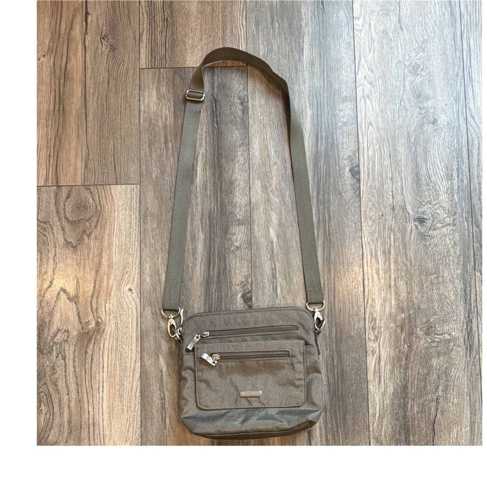 baggallini Gray Small Crossbody Bag Zip Pockets Adjustable Detachable Strap