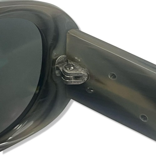 Lunettes de soleil Chanel Camellia Coco 5113 noires presque à prix réduit jamais utilisées authentiques