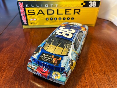 Elliott Sadler 2006 #38 M&M'S PIRATES OF THE CARIBBEAN FORD FUSION