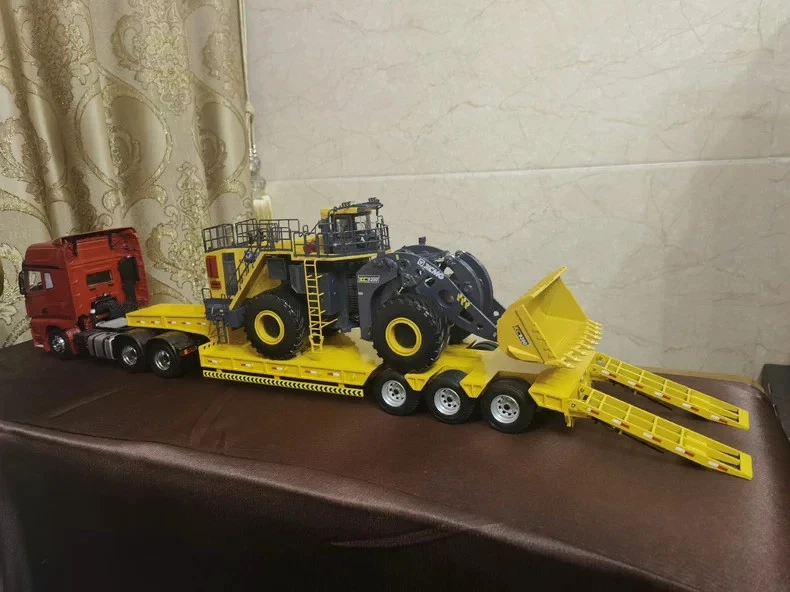 1:24 Metal Excavator Flatbed Truck: FAW J7 Tractor with XCMG XC9350 Large Loader - Image 2 of 4