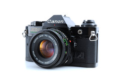 Canon AE-1 Program Black Film Camera NEW FD 50mm f/1.8 Lens JAPAN NEAR MINT 