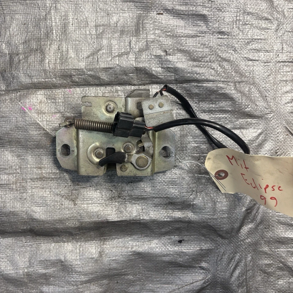 1999 MITSUBISHI ECLIPSE REAR TRUNK ACTUATOR OEM - Image 3 of 4