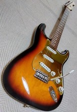 Fender Stratocaster 3-Color Sunburst Limited Model Guitar