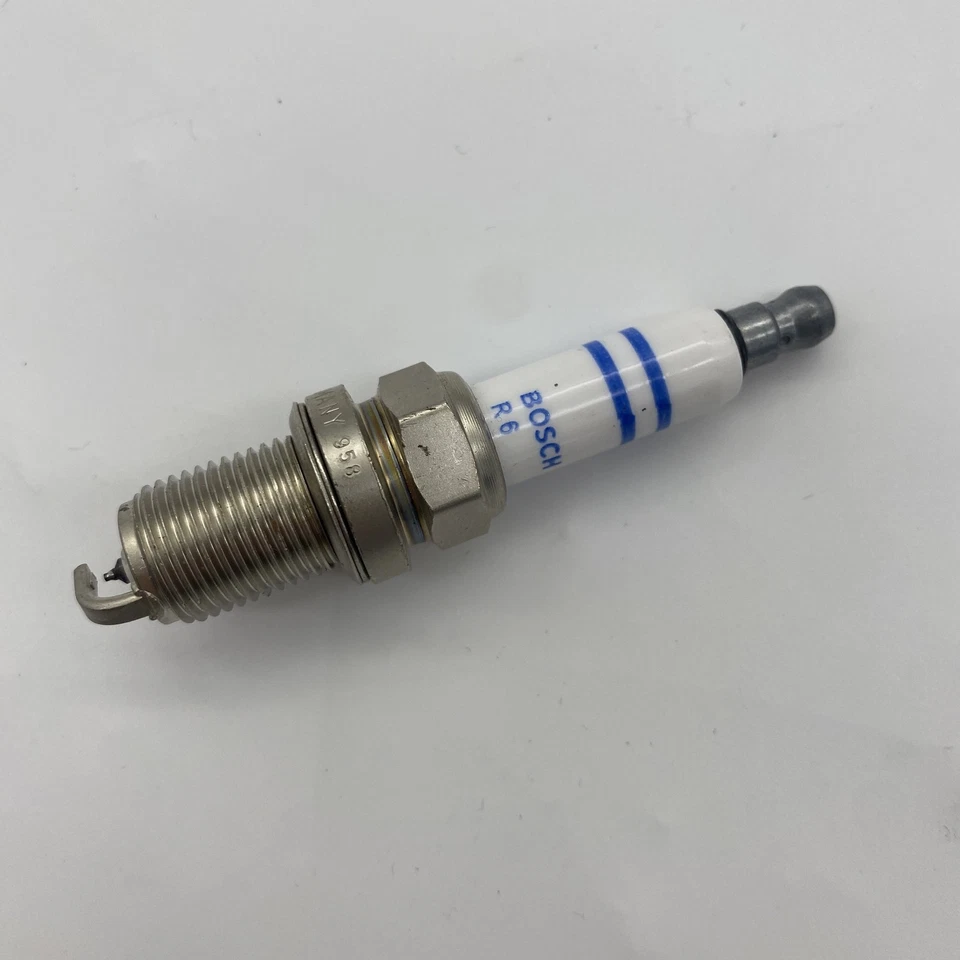 4 bujías 06H905611 para AUDI Q5 A4 VW Jetta GTi 1.8T FR5KPP332S BOSCH Foto 4 de 4