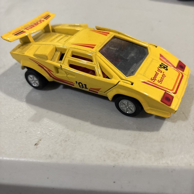 Turbos Yellow "SPEED OF SUNNY '91" Lamborghini Countach Pull back Car SS 931