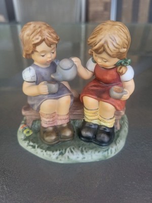 Berta Hummel Figurine ''Tea Time'' BH 121 1999  Hummel Goebel