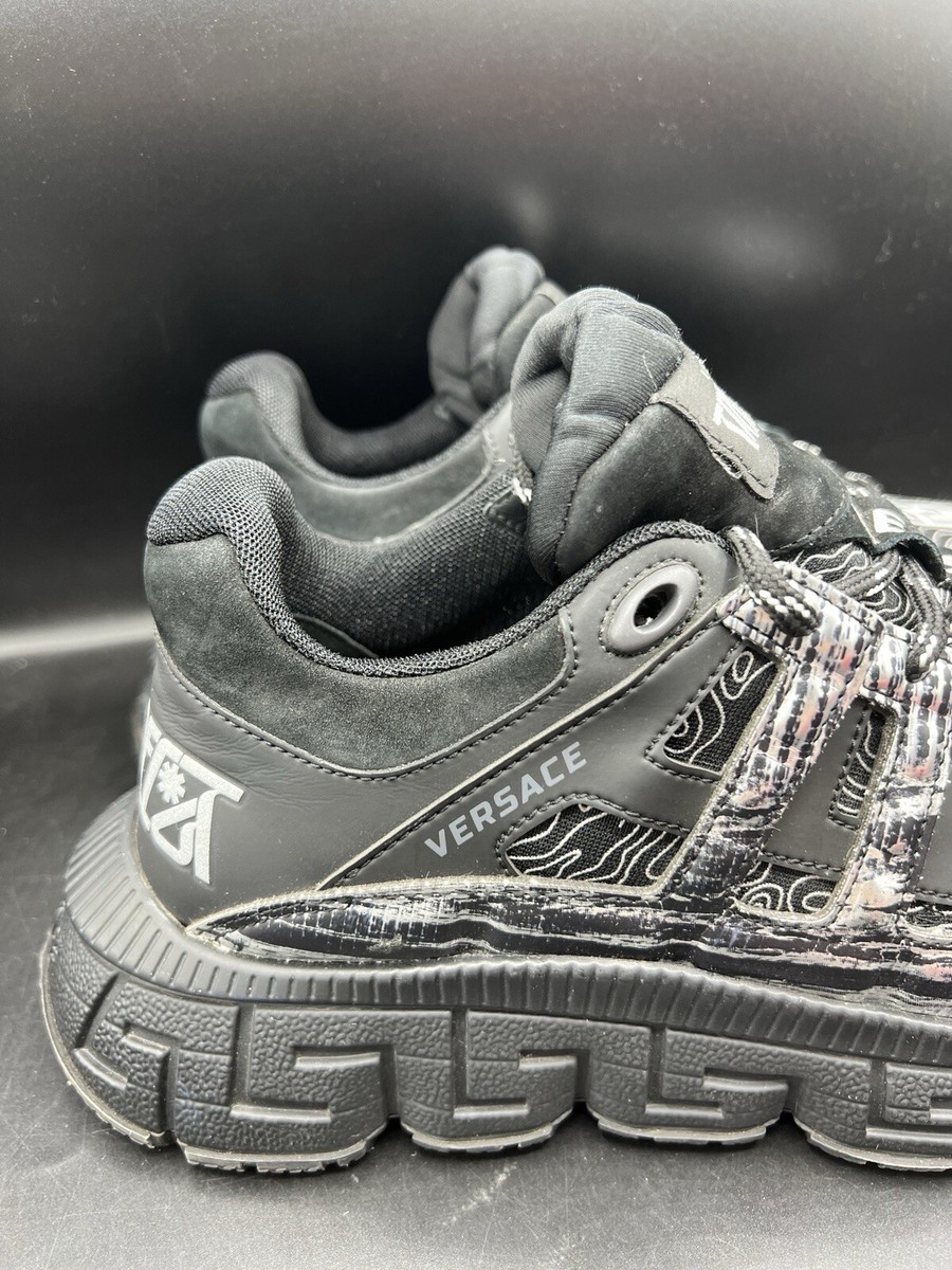 スニーカー VERSACE Men Sneakers DSU8094 D18TCG Grey Versace Trigreca Black Men's Size 9.5 US (42.5 EUR) NO BOX