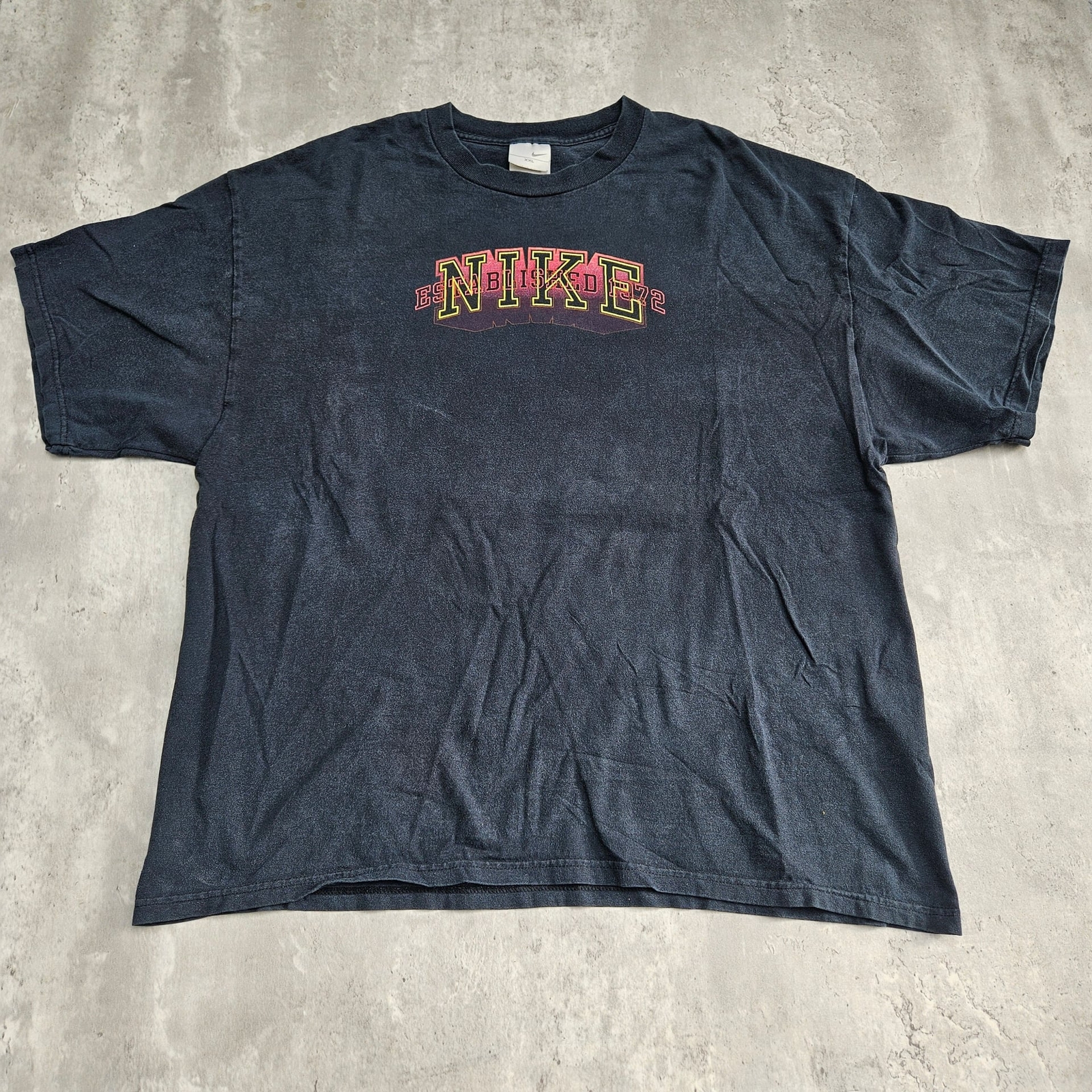 ALTRA Nike T Shirt Grigio Tag Y2K Stampa Grafica Front Spellout Est 1972 Nero Taglia XL