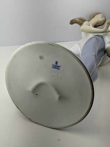 LLADRO Figurine Rare Love’s Little Surprises Couple #6746 MINT Condition - Picture 10 of 11