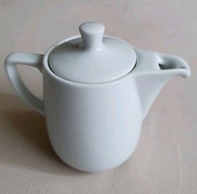 Vintage Melitta 0-2  White Porcelain No Drip Spout Teapot/Coffee Pot
