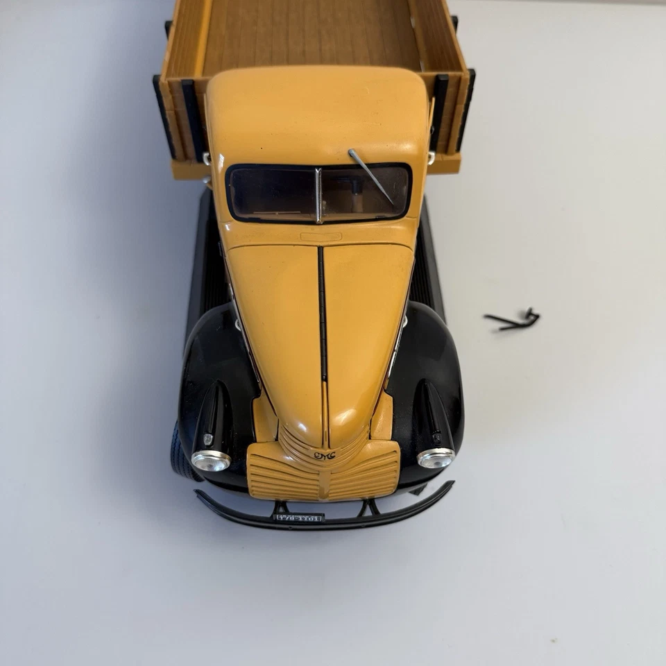 1946 GMC Dumping Grain Box Truck Die Cast 1:16 Scale Highway 61 Read description - Image 2 of 4