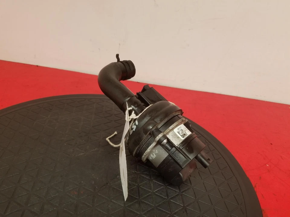 Jaguar F Type X152 2018 bomba de agua auxiliar  Foto 4 de 4