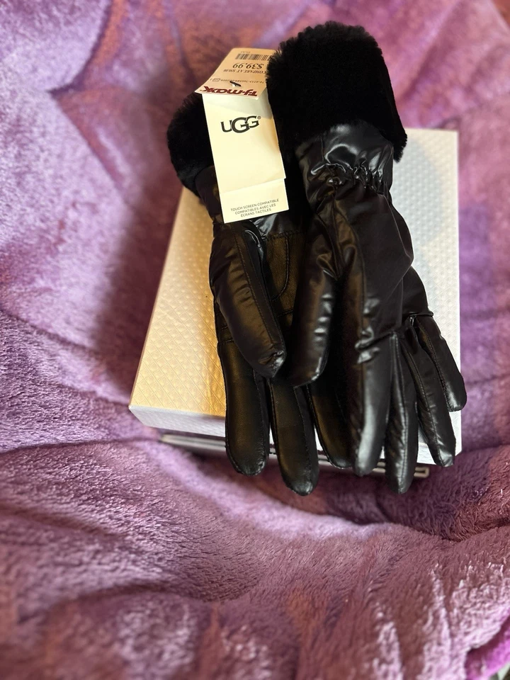 UGG Gloves with Fur (Women’s Size SMALL) Black New with Tags - Image 2 of 4