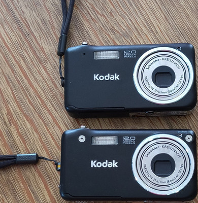 Kodak EasyShare V1233 & V1253 12MP Cameras Black Autofocus Face Detection