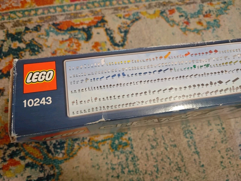 LEGO Modular: Parisian Restaurant 10254 - New in Sealed Box *Retired* - Image 3 of 4