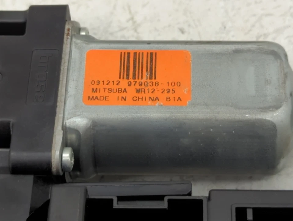 2011 Volvo C30 Sunroof Motor Oem E9418 - Image 2 of 4