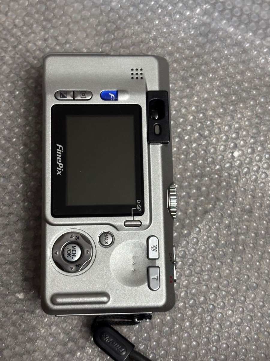 Fujifilm FinePix F700 Silver Digital Camera Tested Excellent