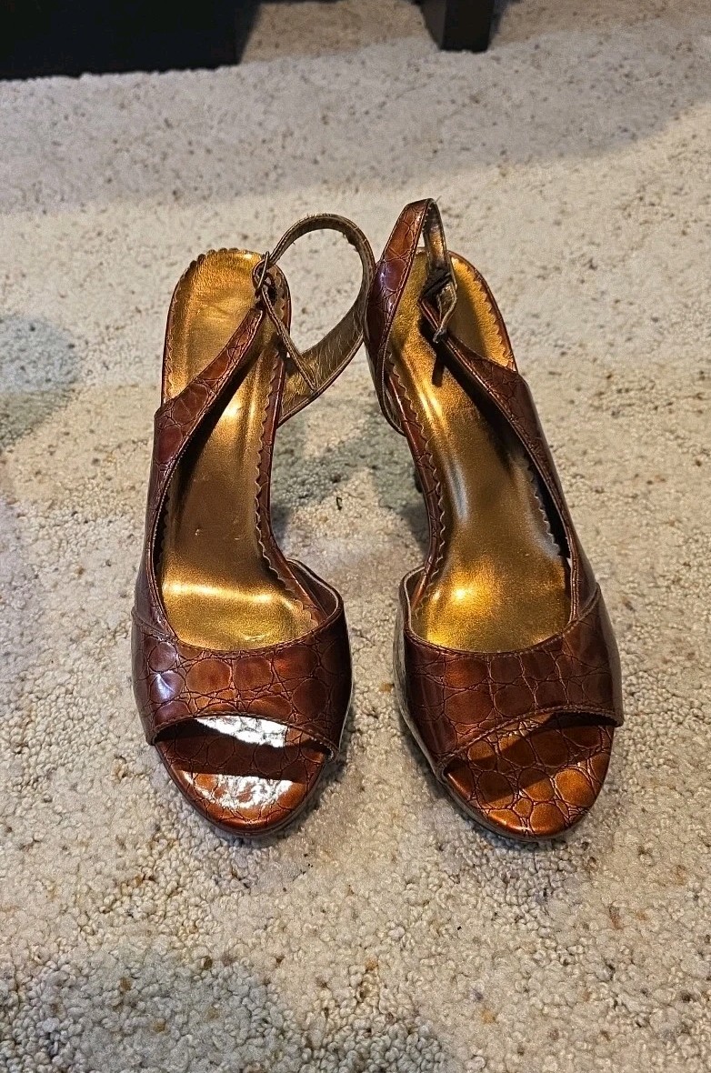Rampage heels are brown croc-embossed slingback sandals w/ peep toe Sz 8.5