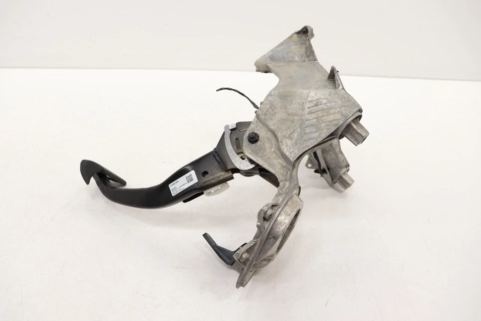 Volvo XC90 2016-2024 pedal de freno delantero OEM 31682024 Foto 3 de 4