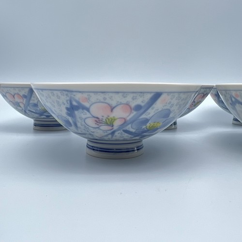 Japanese Porcelain Rice Bowls - Floral Design Light Blue Yellow Pink - Set of 5 - Picture 17 of 17