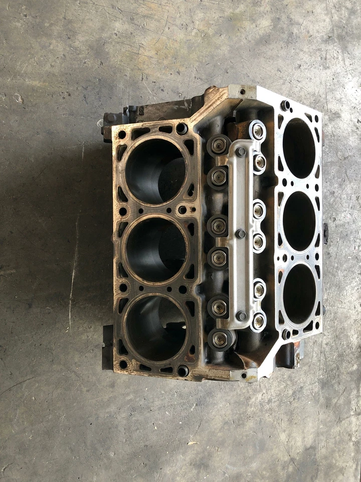 Короткоблочный цилиндр двигателя 2004 - 2005 DODGE CARAVAN 3,3 л (6-201) G - Изображение 2 из 4