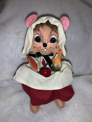 2012 Annalee Thanksgiving Pilgrim Girl Mouse Fall Autumn Gourd Apples