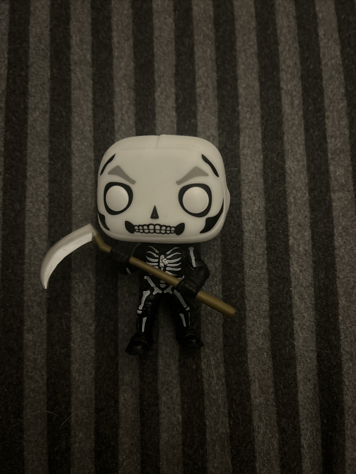 Juegos Funko Pop Fortnite Skull Trooper #438 Walmart Exclusivo Brillo En La Oscuridad