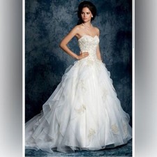 NWT Alfred Angelo Sapphire wedding dress style 899