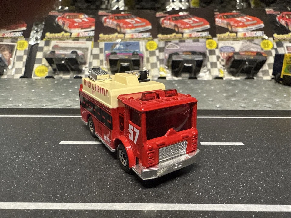 1991 MATCHBOX MACK AUXILIARY POWER TRUCK BRIDGE & HIGHWAY DEPT RED 1/64 Scale - Image 4 of 4