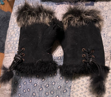 black suade and fur fingerless gloves women size medium-large