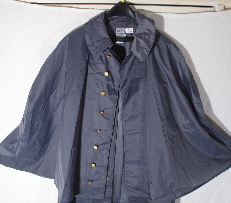 Capa de chuva Mister Antony Glasgow, Escócia com botões Waterbury SC Citadel boa! - Imagem 2 de 4